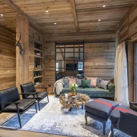 Chalet With Pool, Sauna And Elevator