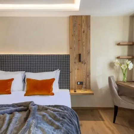 Chalet With Pool, Sauna And Elevator *