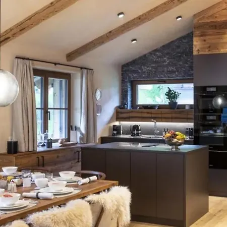Chalet With Pool, Sauna And Elevator شقة *