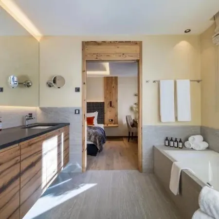 Chalet With Pool, Sauna And Elevator