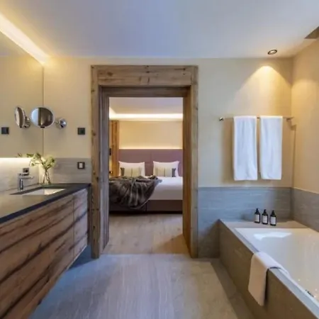 Chalet With Pool, Sauna And Elevator